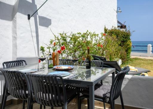 Newly Renovated 2 Bedroom Beachfront House Sitio de Calahonda Exterior foto